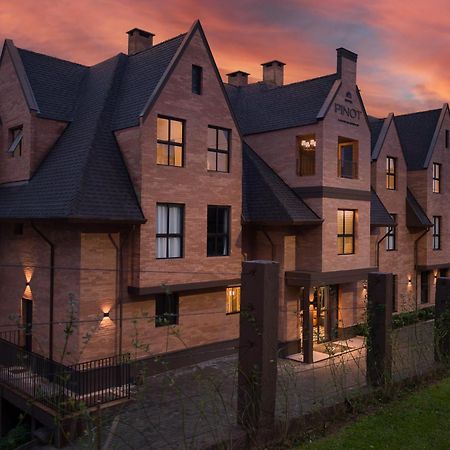 Pinot Hotel Campos do Jordao Bagian luar foto
